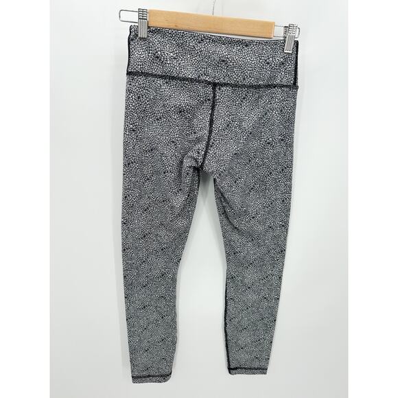 Lululemon Black White Floral Print Pull On Activewear Leggings Women's Size 4 - Picture 2 of 9